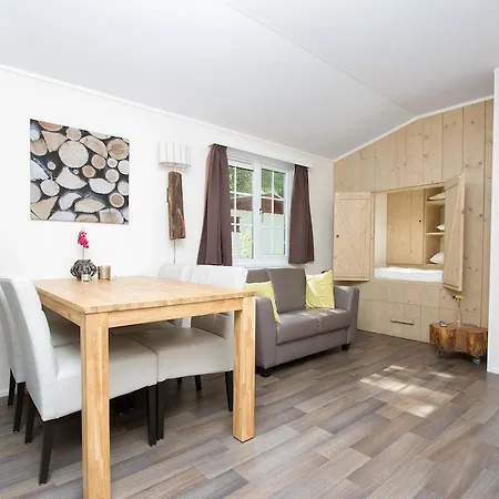 مكان تخييم Vakantiecentrum De Ullingse Bergen 3*