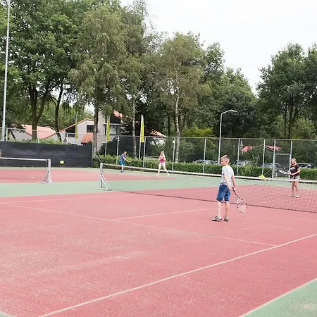 مكان تخييم Vakantiecentrum De Ullingse Bergen 3*